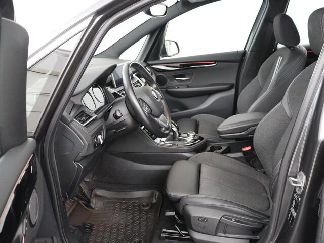 BMW 2-SERIE GRAN TOURER 218i 7 Persoons Executive | Sport Line | 1e eigenaar | Stoelverwarming | Head-Up | Trekhaak | Sportstoelen | Half leder | Navigatie | Climate control | Parkeerhulp | Cruise control