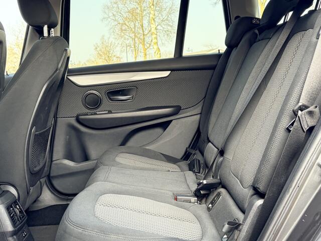 BMW 2-SERIE GRAN TOURER 216i 7persoons - airco - navi - cruise - trekhaak -