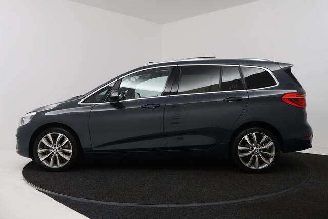 BMW 2-SERIE GRAN TOURER 220i High Executive (PANORAMADAK, STOELVERWARMING, TREKHAAK, CAMERA)