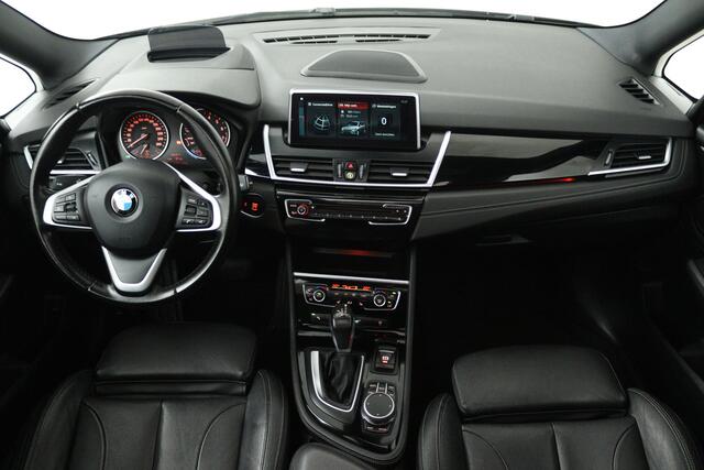 BMW 2-SERIE GRAN TOURER 220i High Executive (PANORAMADAK, STOELVERWARMING, TREKHAAK, CAMERA)
