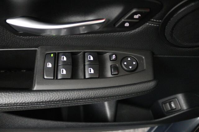 BMW 2-SERIE GRAN TOURER 220i High Executive (PANORAMADAK, STOELVERWARMING, TREKHAAK, CAMERA)