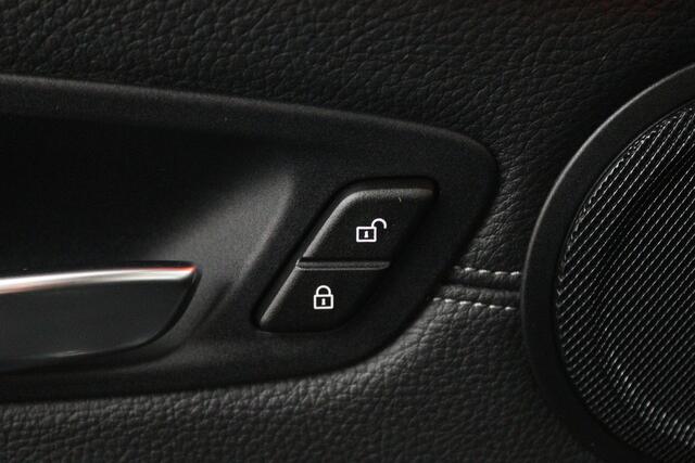 BMW 2-SERIE GRAN TOURER 220i High Executive (PANORAMADAK, STOELVERWARMING, TREKHAAK, CAMERA)