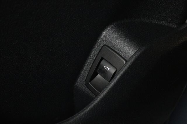 BMW 2-SERIE GRAN TOURER 220i High Executive (PANORAMADAK, STOELVERWARMING, TREKHAAK, CAMERA)