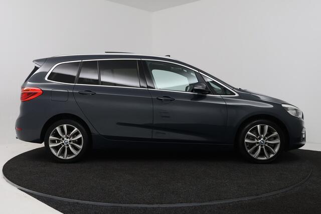 BMW 2-SERIE GRAN TOURER 220i High Executive (PANORAMADAK, STOELVERWARMING, TREKHAAK, CAMERA)