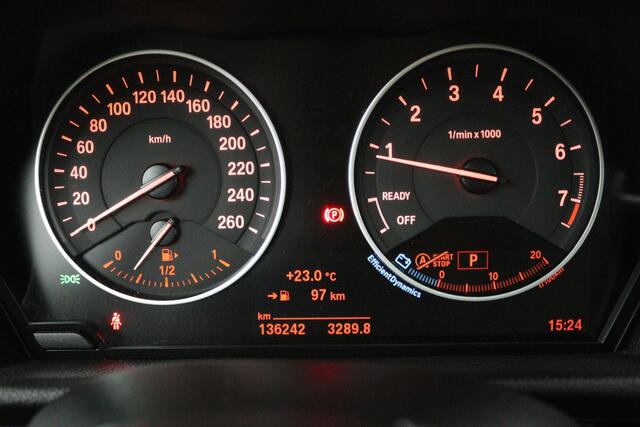 BMW 2-SERIE GRAN TOURER 220i High Executive (PANORAMADAK, STOELVERWARMING, TREKHAAK, CAMERA)