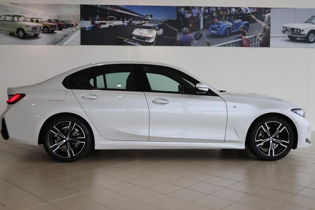 BMW 3-SERIE Sedan 320i M-Sportpakket / Innovation Pack / Harman Kardon Audio / Elektr. Trekhaak