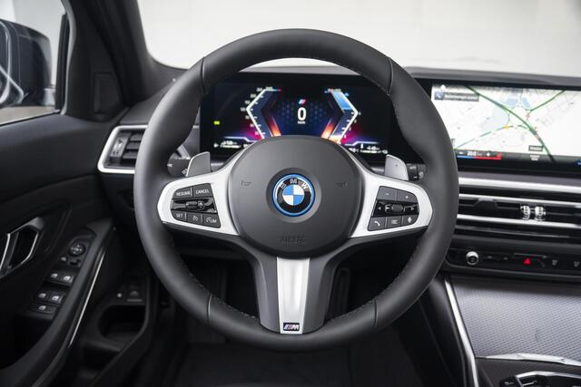 BMW 3-SERIE Touring 320e M Sportpakket / HIFI / Draadloos oplaadstation / Verwarmde voorstoelen