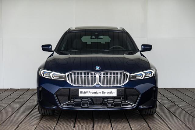 BMW 3-SERIE Touring 330e M Sportpakket / Panoramadak / Elektrische Trekhaak / Verwarmd Stuurwiel