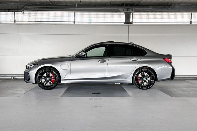 BMW 3-SERIE Sedan 320e | M Sportpakket Pro | Elektrisch bediend glazen schuif-/kanteldak