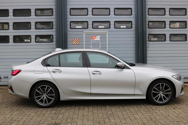 BMW 3-SERIE 318i Exe Edition Autom Xenon G-navi leder Sportzetels Bj:2021