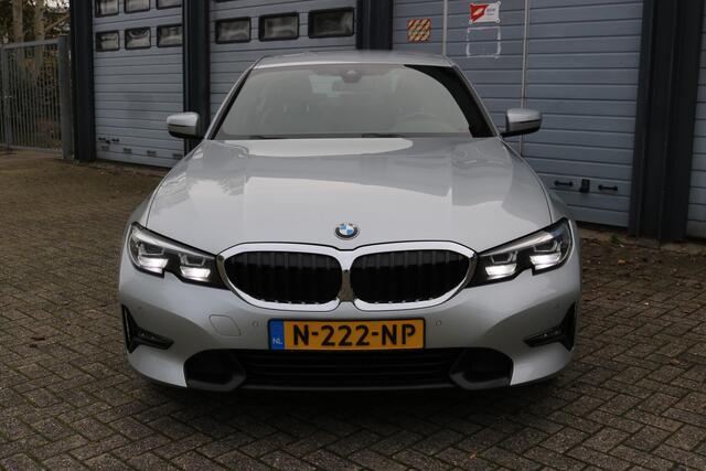 BMW 3-SERIE 318i Exe Edition Autom Xenon G-navi leder Sportzetels Bj:2021