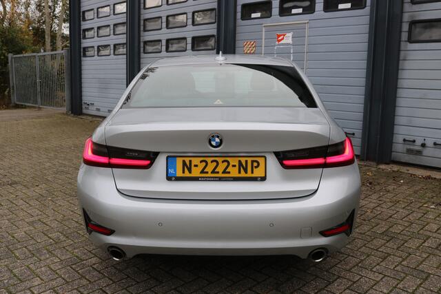 BMW 3-SERIE 318i Exe Edition Autom Xenon G-navi leder Sportzetels Bj:2021