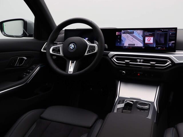 BMW 3-SERIE Sedan 320e M Sportpakket Pro | Travel Pack | Innovation Pack | Entertainment Pack | Stuurwielrand Verwarmd | Trekhaak | Schuifdak | Driving Assistant | DAB | HiFi | 18''