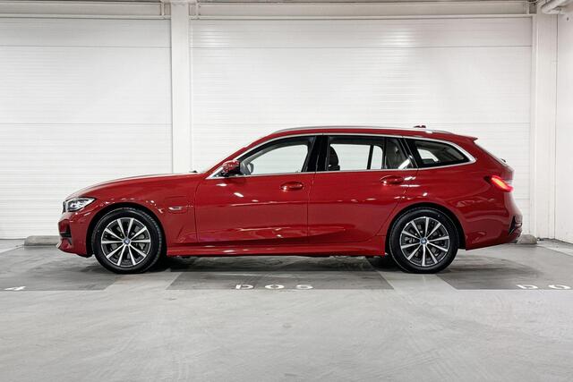 BMW 3-SERIE Touring 330e