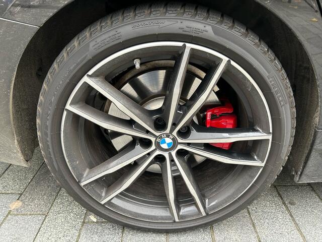 BMW 3-SERIE Touring 330e Individual M-Sport | 19" | Panorama | Harman Kardon | CoPilot | Head-Up | Lederen Dashboard
