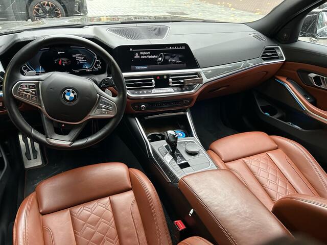 BMW 3-SERIE Touring 330e Individual M-Sport | 19" | Panorama | Harman Kardon | CoPilot | Head-Up | Lederen Dashboard