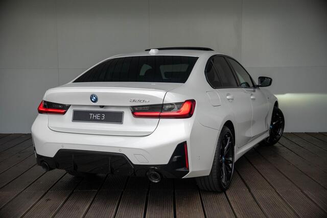 BMW 3-SERIE Sedan 320e | M Sportpakket | Travel Pack | Entertainment Pack