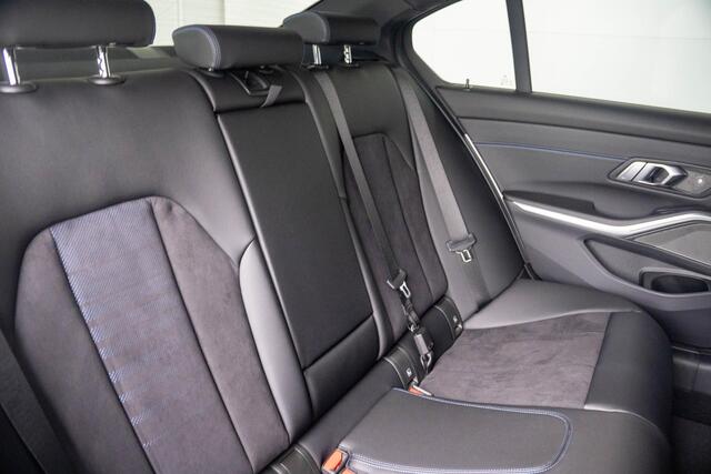 BMW 3-SERIE Sedan 320e | M Sportpakket | Travel Pack | Entertainment Pack