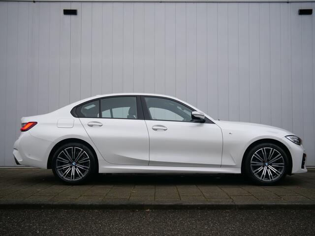 BMW 3-SERIE 330e 292pk High Executive Automaat M-Sport / Camera / Adaptive cruise / Apple Carplay