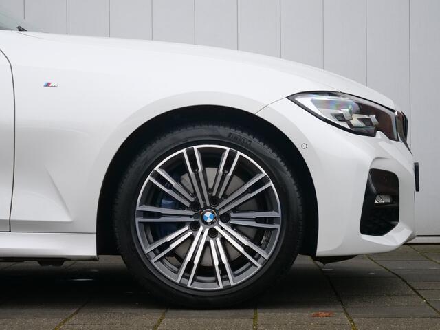 BMW 3-SERIE 330e 292pk High Executive Automaat M-Sport / Camera / Adaptive cruise / Apple Carplay