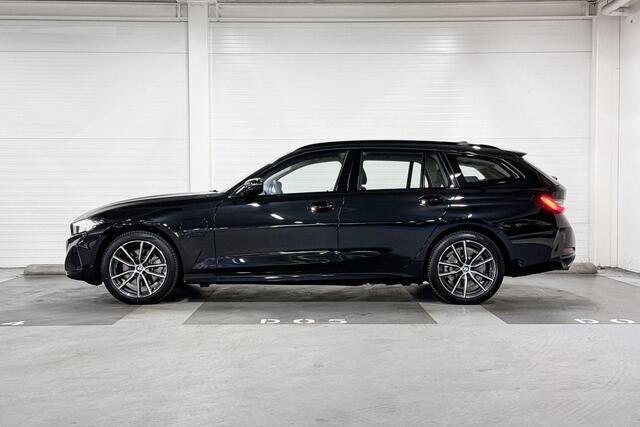 BMW 3-SERIE Touring 330e | Curved Display | Parking Assistant | Stoel Verwarming
