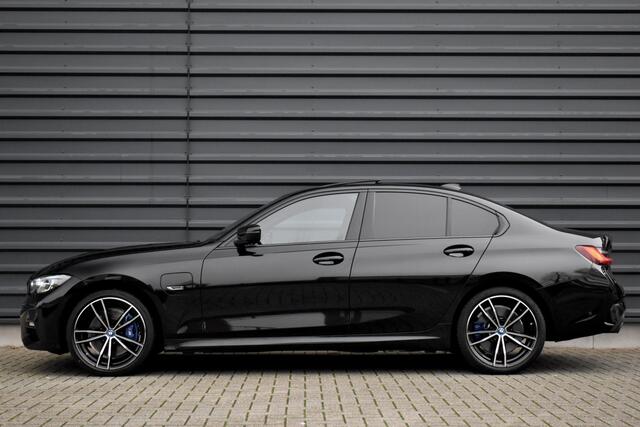 BMW 3-SERIE High Executive M Sport Shadow | Schuif/Kanteldak | Laser Light | Head-Up | CarPlay | 19'' Velgen | Donker Getint Glas |