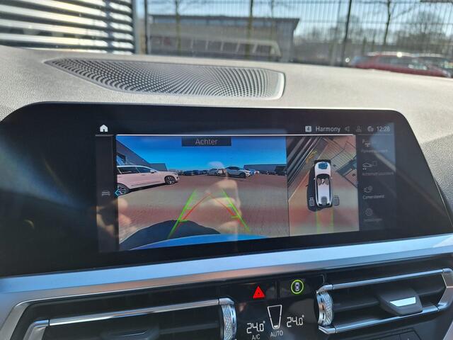 BMW 3-SERIE Touring 330e Sportline Plug In Hybrid PHEV | Trekhaak af Fabriek | Adaptive Cruise Control | 360 Camera |Head Up | Sportstoelen Verwarmd | Carplay | Keyless | Virtual | BLIS | Navi Full Map |