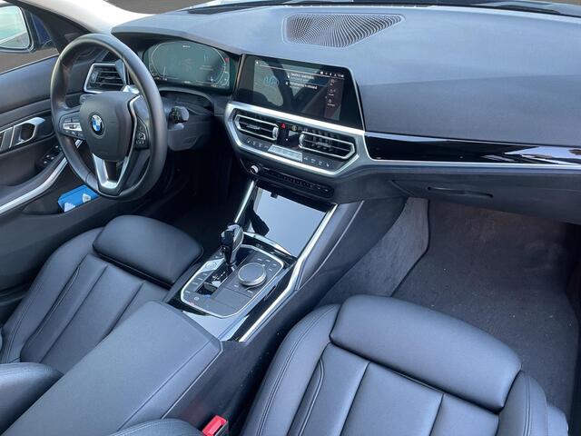 BMW 3-SERIE Touring 330e Hud | Leder | Carplay | Camera