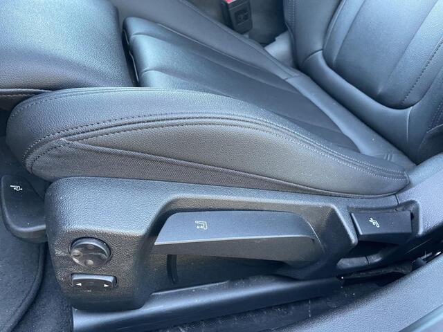 BMW 3-SERIE Touring 330e Hud | Leder | Carplay | Camera
