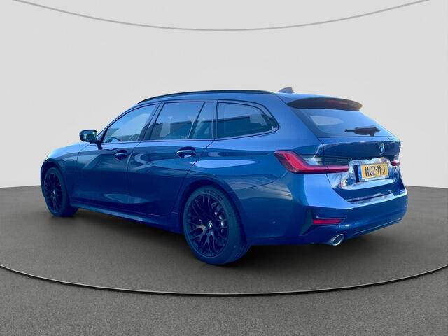 BMW 3-SERIE Touring 330e Hud | Leder | Carplay | Camera