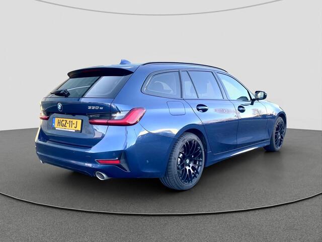 BMW 3-SERIE Touring 330e Hud | Leder | Carplay | Camera