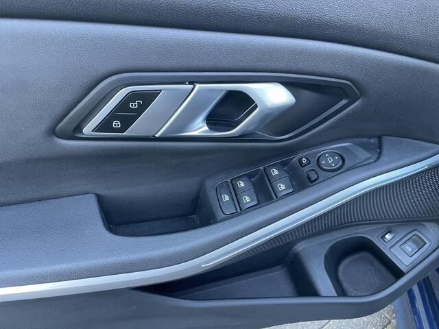 BMW 3-SERIE Touring 330e Hud | Leder | Carplay | Camera