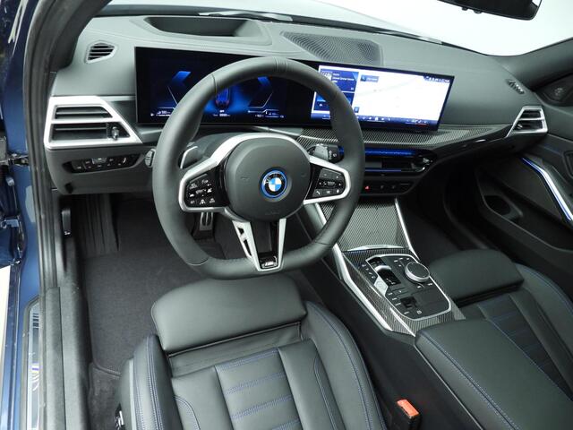 BMW 3-SERIE Touring 330e M-Sportpakket Pro / Trekhaak / Panoramadak / Harman-Kardon / Electrische stoelen / Adaptief onderstel / Alu wielen 19 inch