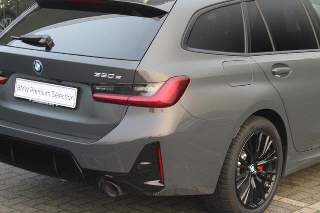 BMW 3-SERIE Touring 330e High Executive M Sport Automaat / Panoramadak / Trekhaak / Adaptieve LED / Stoelverwarming / Harman Kardon / Parking Assistant Plus / Live Cockpit Professional