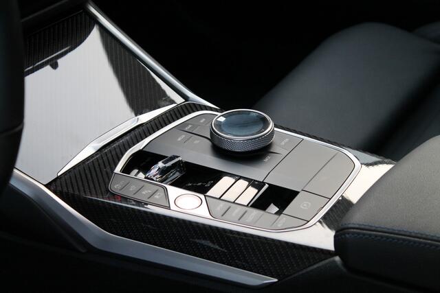 BMW 3-SERIE Touring 330e High Executive M Sport Automaat / Panoramadak / Trekhaak / Adaptieve LED / Stoelverwarming / Harman Kardon / Parking Assistant Plus / Live Cockpit Professional