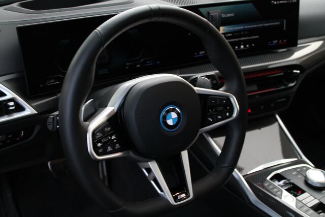 BMW 3-SERIE Touring 330e High Executive M Sport Automaat / Panoramadak / Trekhaak / Adaptieve LED / Stoelverwarming / Harman Kardon / Parking Assistant Plus / Live Cockpit Professional