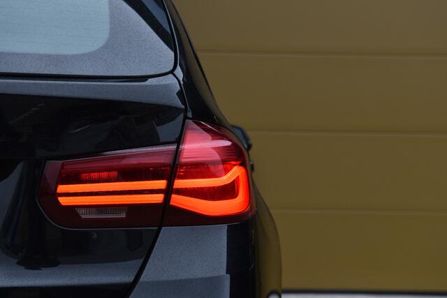 BMW 3-SERIE Touring 318i M Sport Edition * M Sportpakket * Stoelverwarming * Navigatie Professional * LED * Leder *