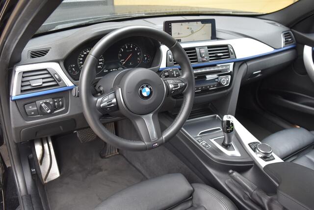 BMW 3-SERIE Touring 318i M Sport Edition * M Sportpakket * Stoelverwarming * Navigatie Professional * LED * Leder *