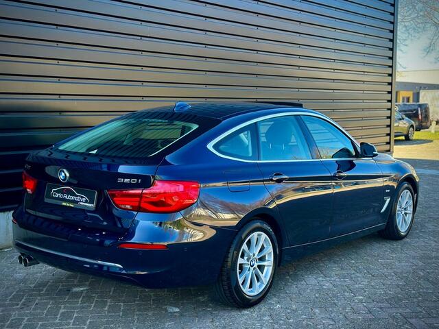 BMW 3-SERIE 320i LUXURY PANO|LEER|CAMERA|CARPLAY