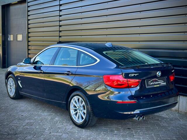 BMW 3-SERIE 320i LUXURY PANO|LEER|CAMERA|CARPLAY