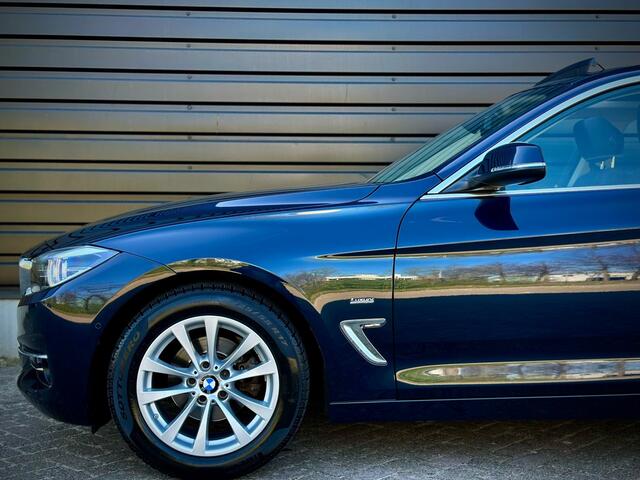 BMW 3-SERIE 320i LUXURY PANO|LEER|CAMERA|CARPLAY