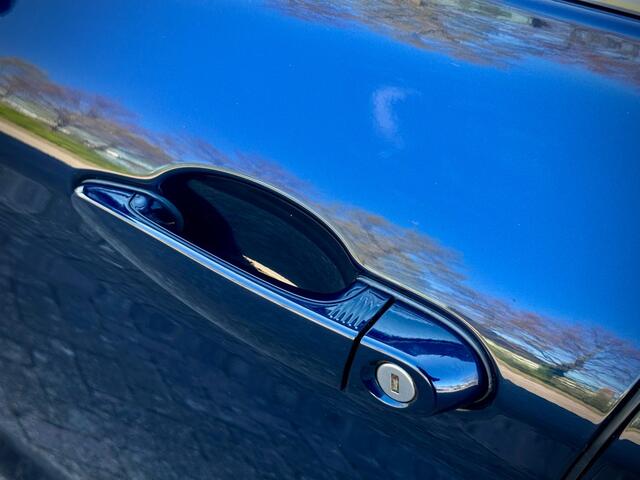 BMW 3-SERIE 320i LUXURY PANO|LEER|CAMERA|CARPLAY