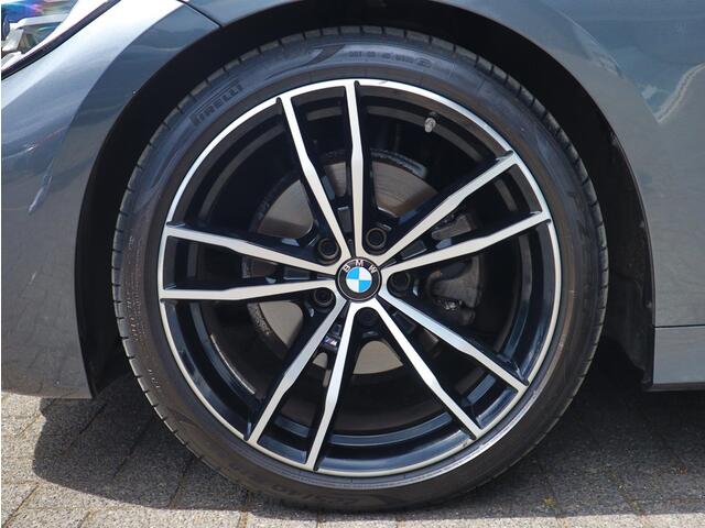 BMW 3-SERIE 320i High Exe. M-Sport | HUD | Leder | Sfeerverlichting |