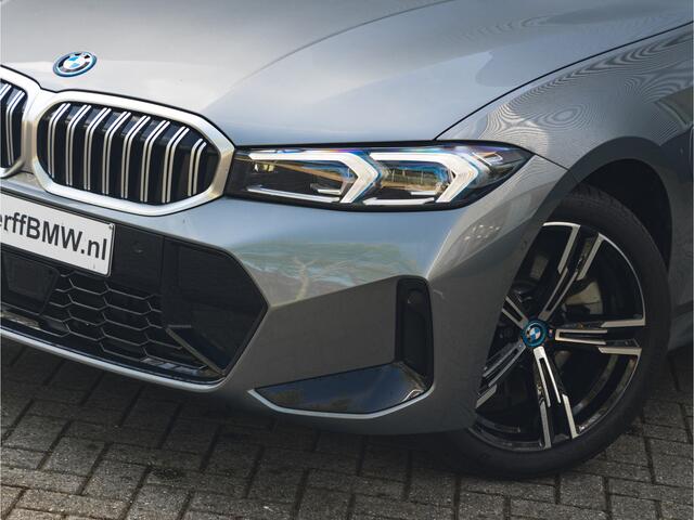 BMW 3-SERIE Touring 330e M-Sport - ACC - Trekhaak - Hifi - Stuurwiel verwarmd - Camera