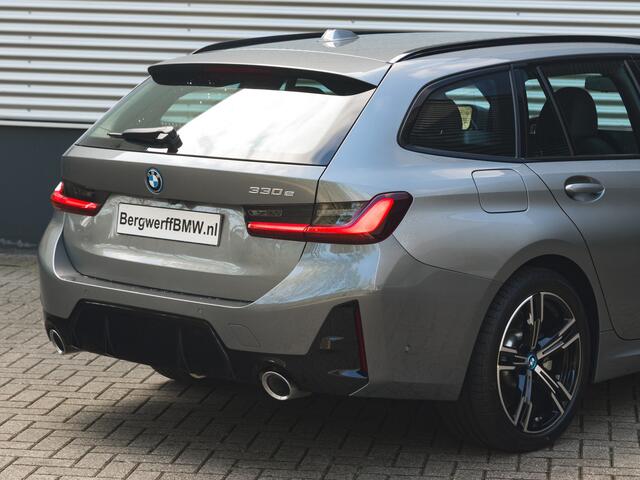 BMW 3-SERIE Touring 330e M-Sport - ACC - Trekhaak - Hifi - Stuurwiel verwarmd - Camera