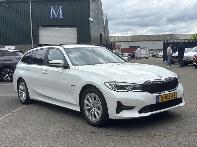 BMW 3-SERIE Touring 330e High Executive TREKHAAK AFNEEMBAAR | LASERLIGHT | HEAD UP