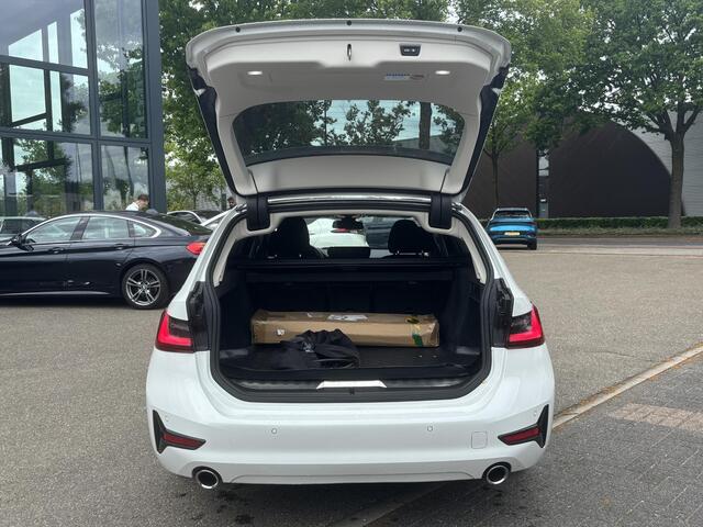 BMW 3-SERIE Touring 330e High Executive TREKHAAK AFNEEMBAAR | LASERLIGHT | HEAD UP