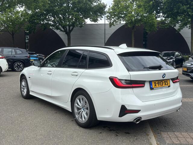 BMW 3-SERIE Touring 330e High Executive TREKHAAK AFNEEMBAAR | LASERLIGHT | HEAD UP