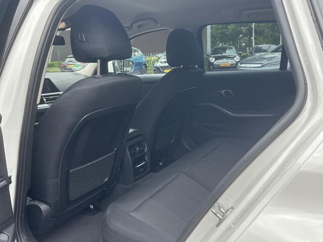 BMW 3-SERIE Touring 330e High Executive TREKHAAK AFNEEMBAAR | LASERLIGHT | HEAD UP
