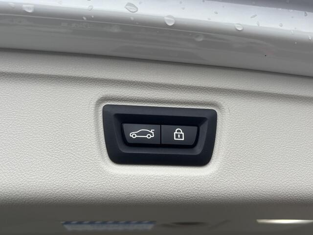 BMW 3-SERIE Touring 330e High Executive TREKHAAK AFNEEMBAAR | LASERLIGHT | HEAD UP